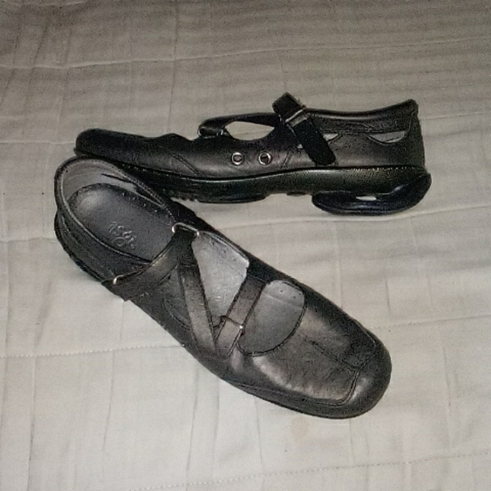 Asgi Women's Pewter Leather ZigZag Strap Mary Jane Shoes Size 9.5